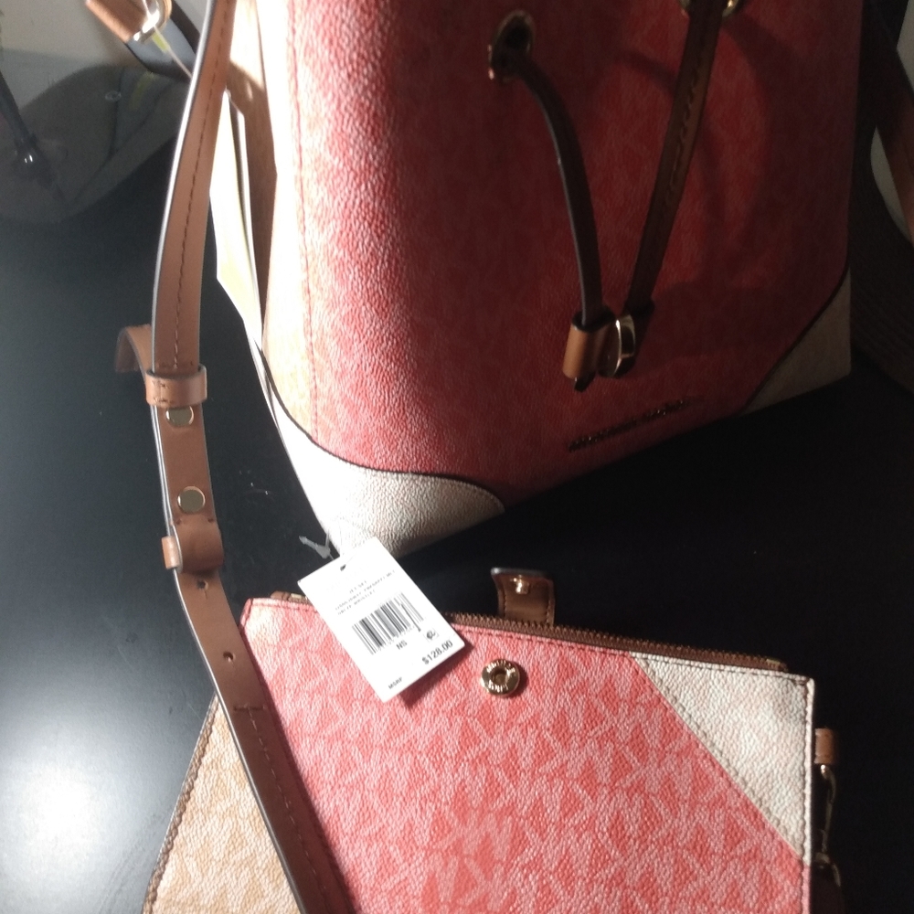 Handbag - Picture 8 of 14